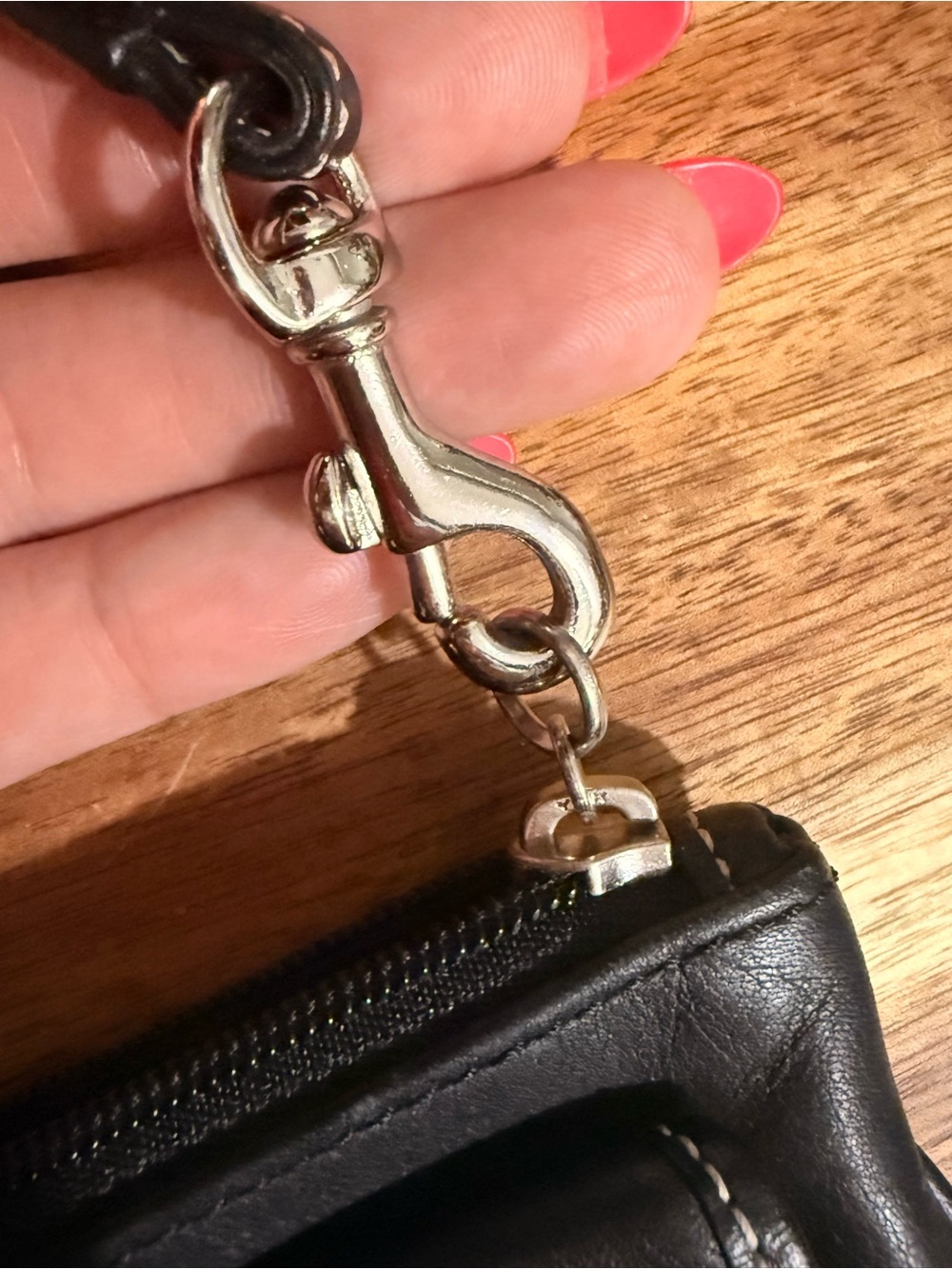 Coach Black Leather Wristlet Clutch - Classic Turnlock Closure - Picture 8 of 9